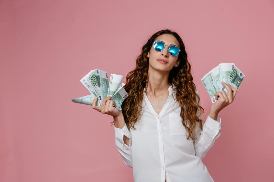 Reife Frau als Symbol fuer einen klaren Sugar Mommy Ratgeber